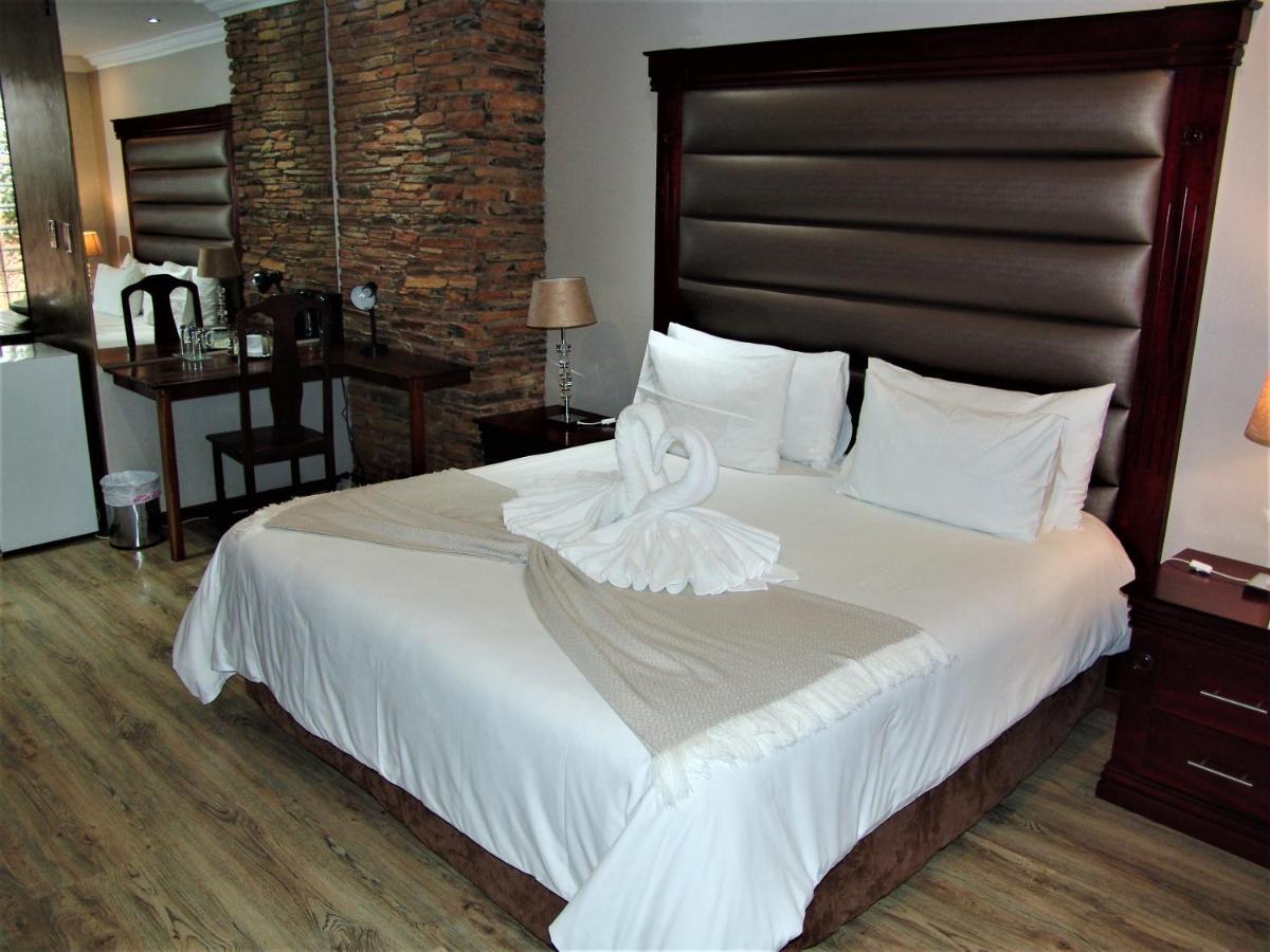 African Moon Corporate House Kempton Park Exterior photo
